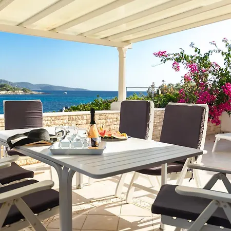 Lucia Holiday home